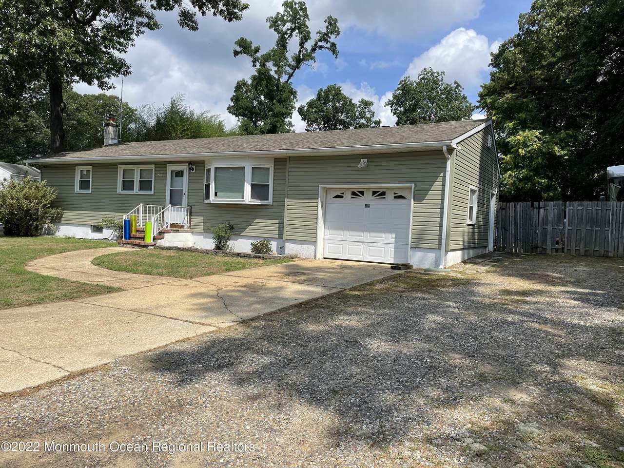 523 Lincoln Avenue - Photo 1