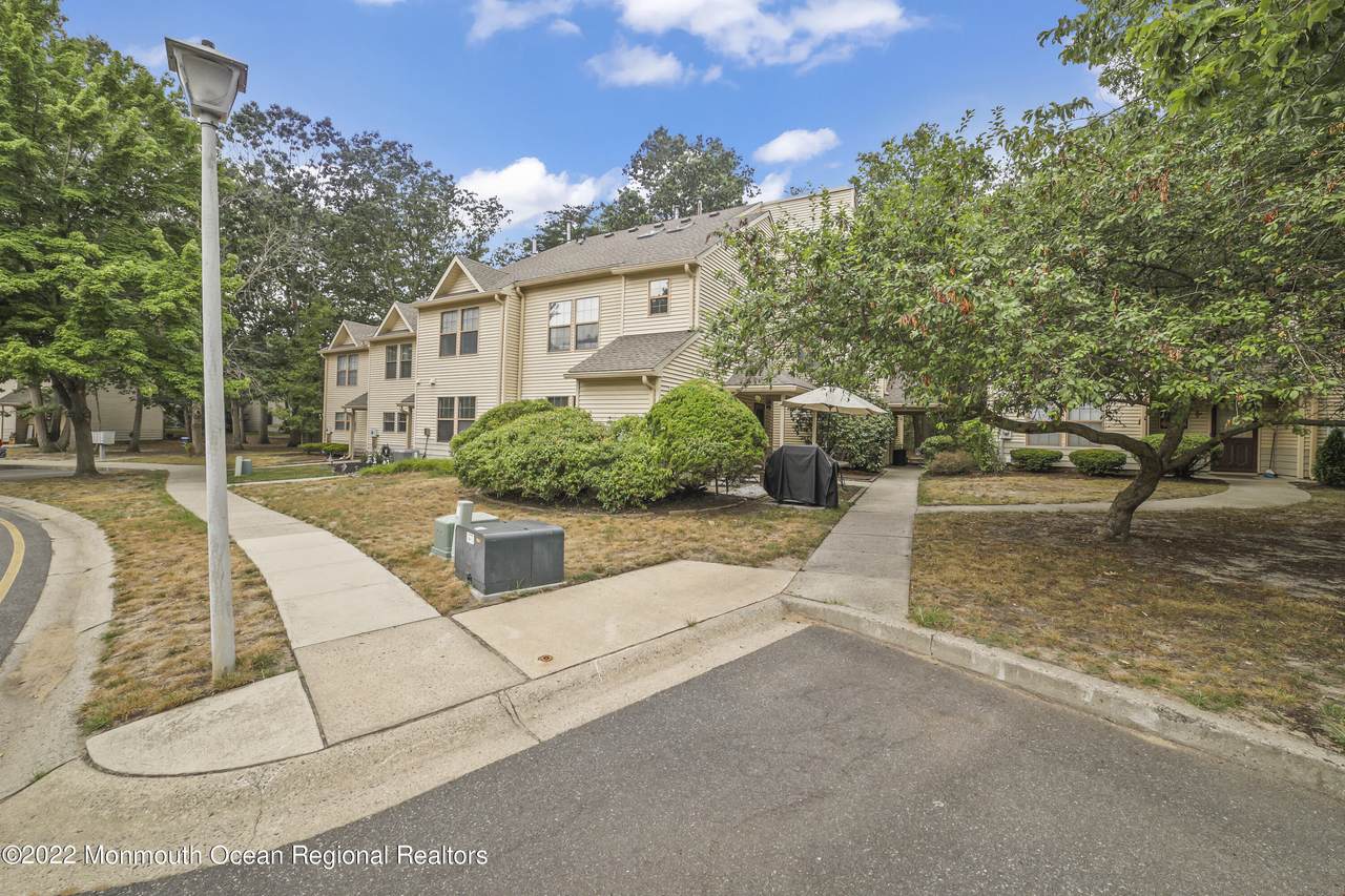 193 Azalea Circle - Photo 1