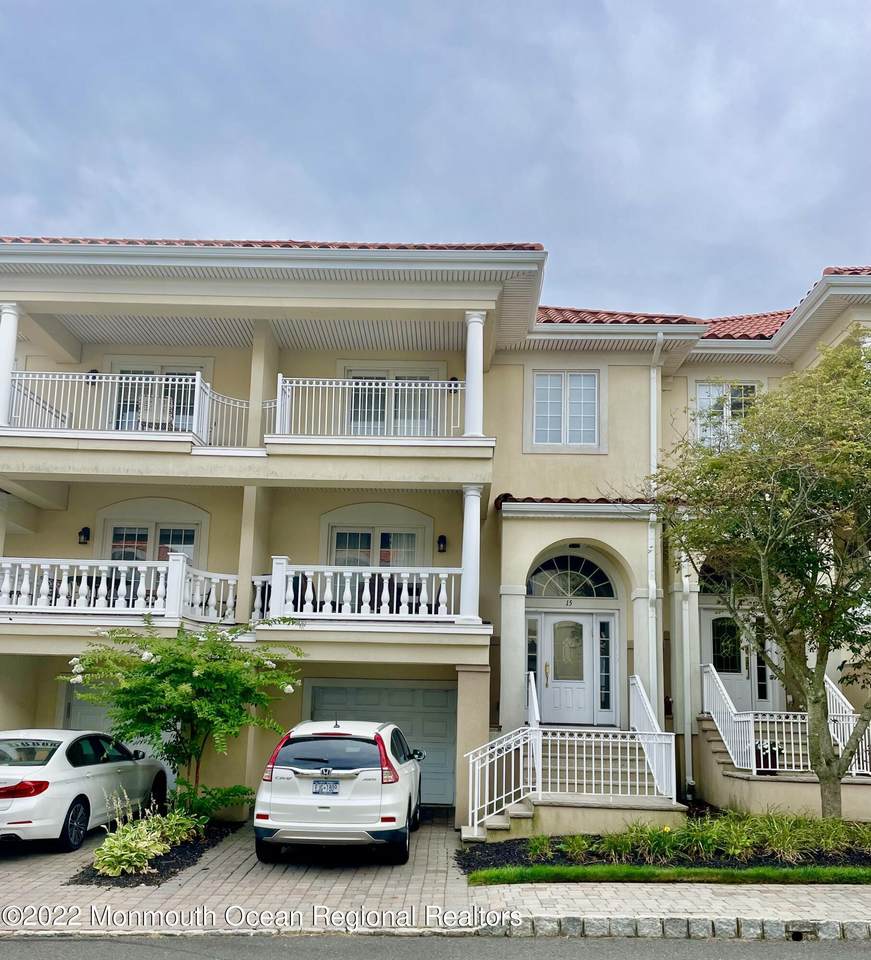 15 Riviera Drive - Photo 1