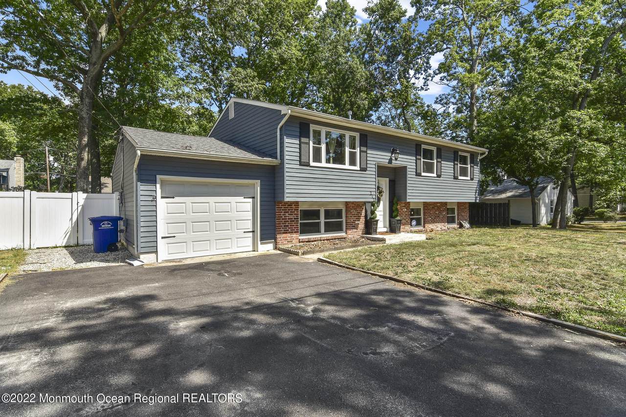 212 Daniels Avenue - Photo 1
