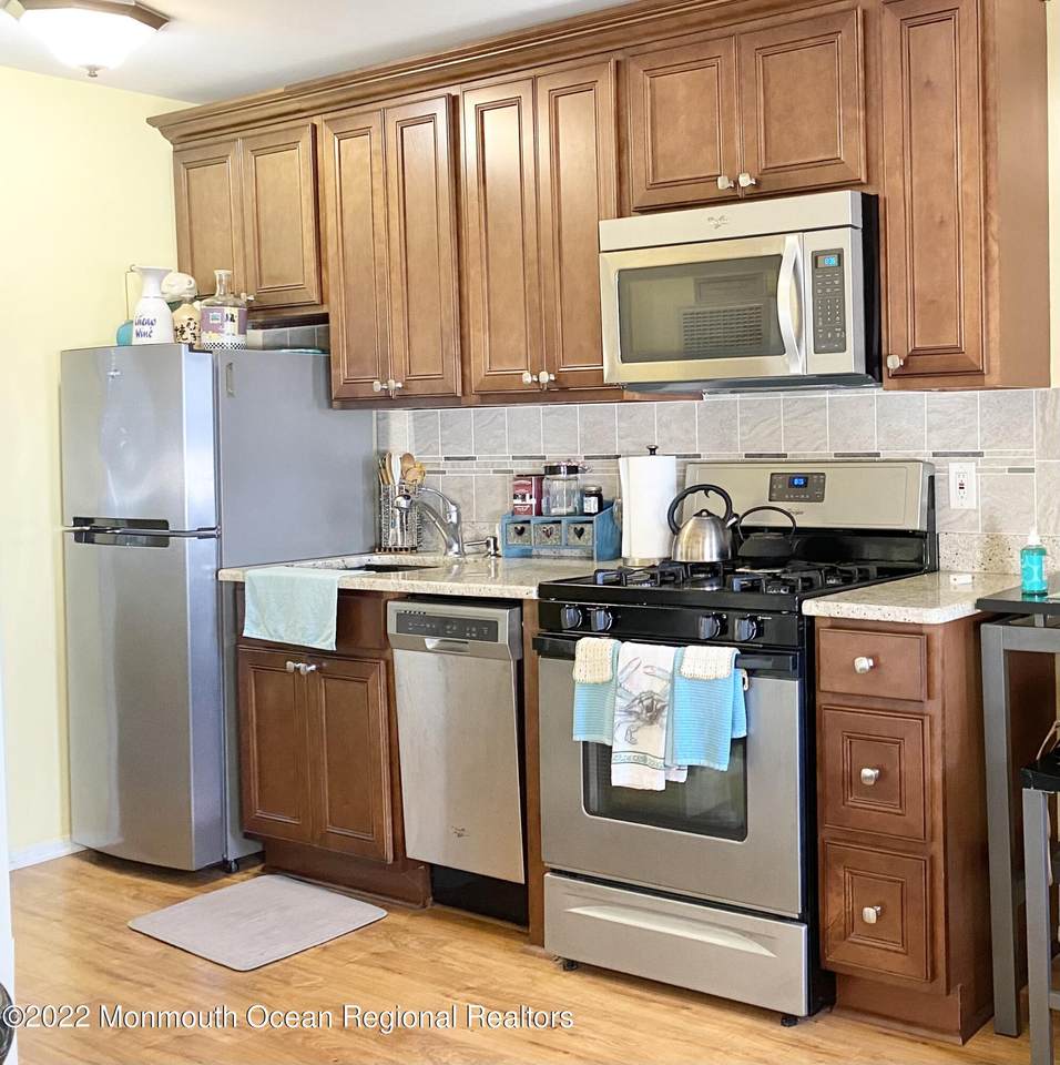 2204 Grand Central Avenue - Photo 1