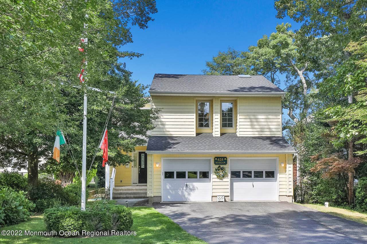625 Beacon Boulevard - Photo 1
