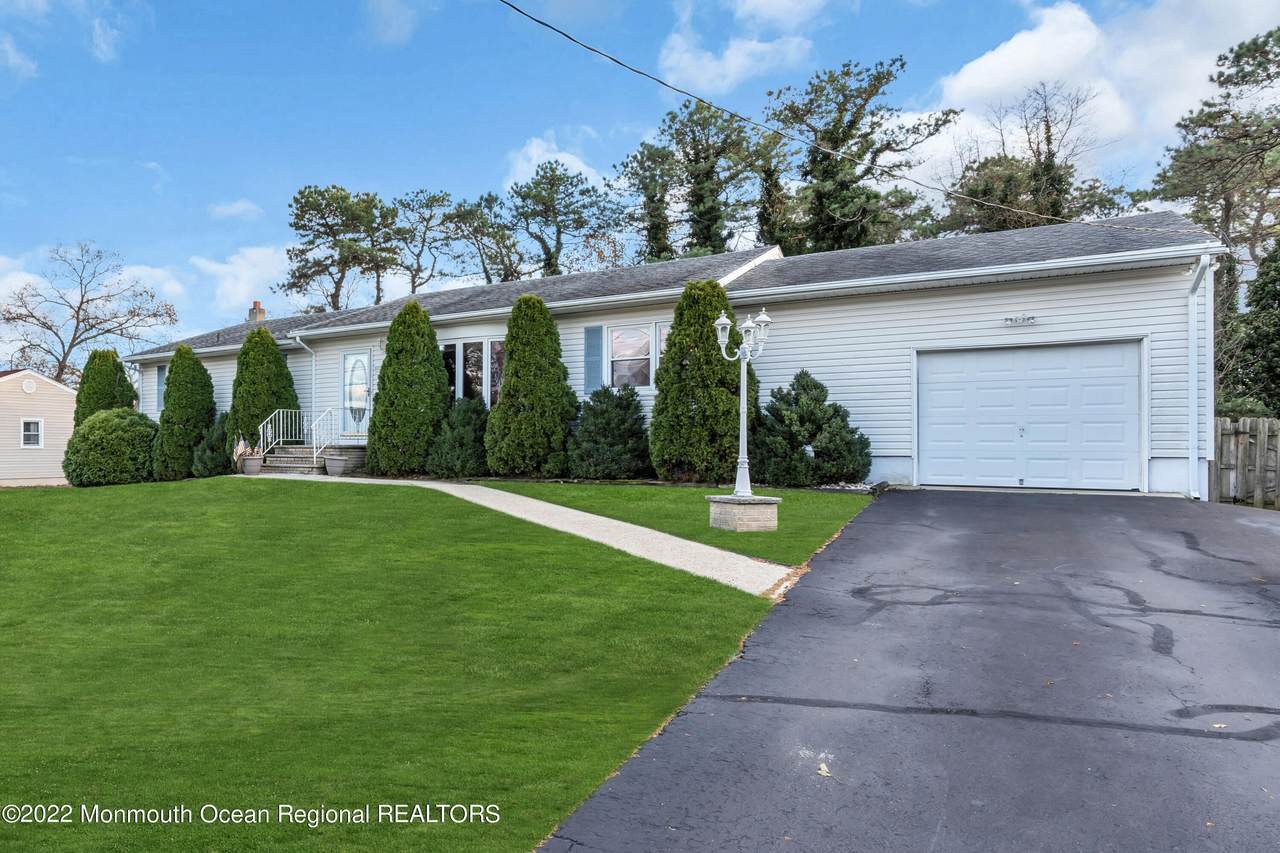 1016 Broadway Boulevard - Photo 1