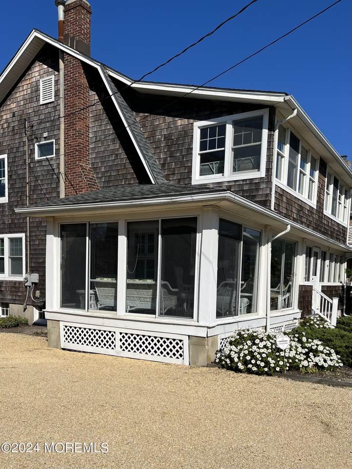 724 East Avenue - Photo 1