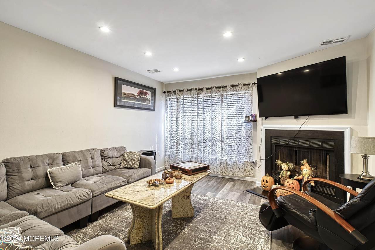 6 Stuart Drive - Photo 1