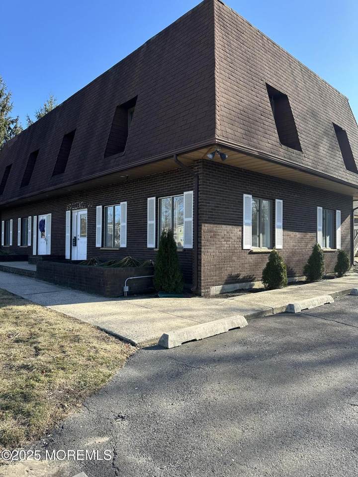77 Memorial Parkway - Photo 1