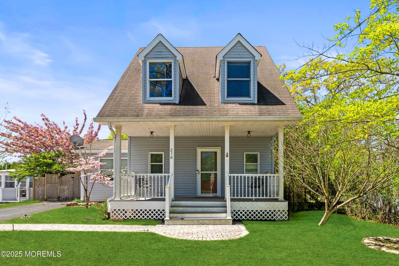 216 Chatham Avenue - Photo 1