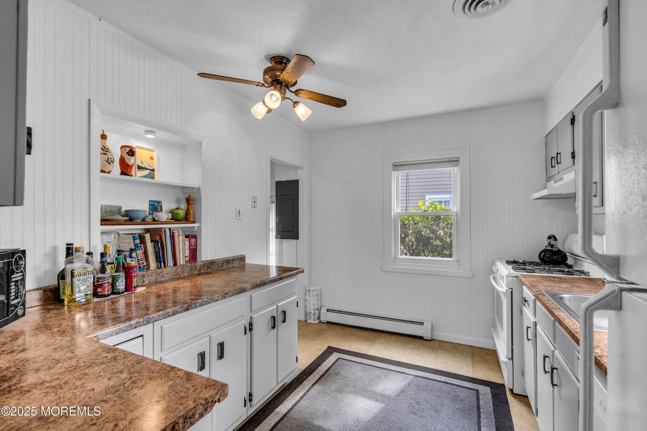1545 Maple Avenue - Photo 1