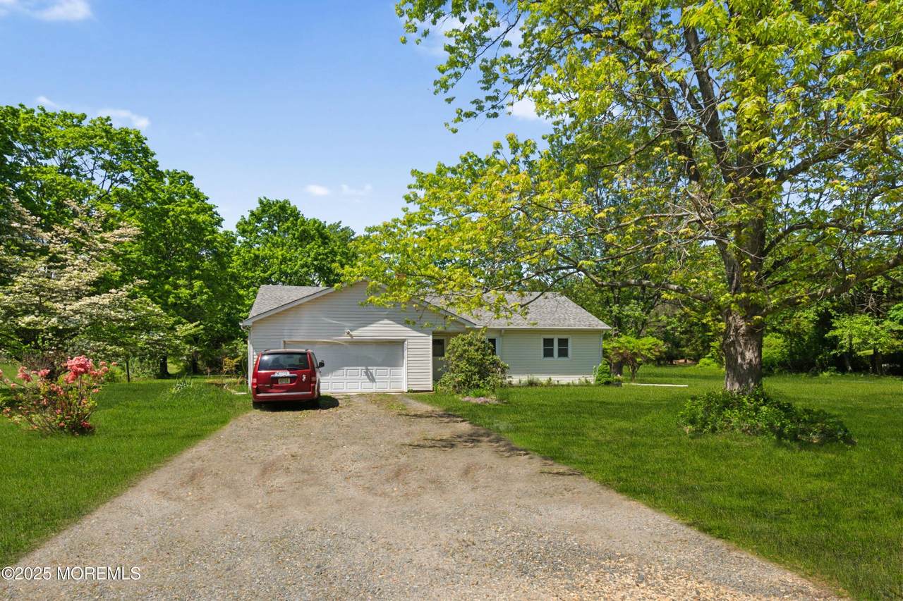 567 Herbert Lane - Photo 1