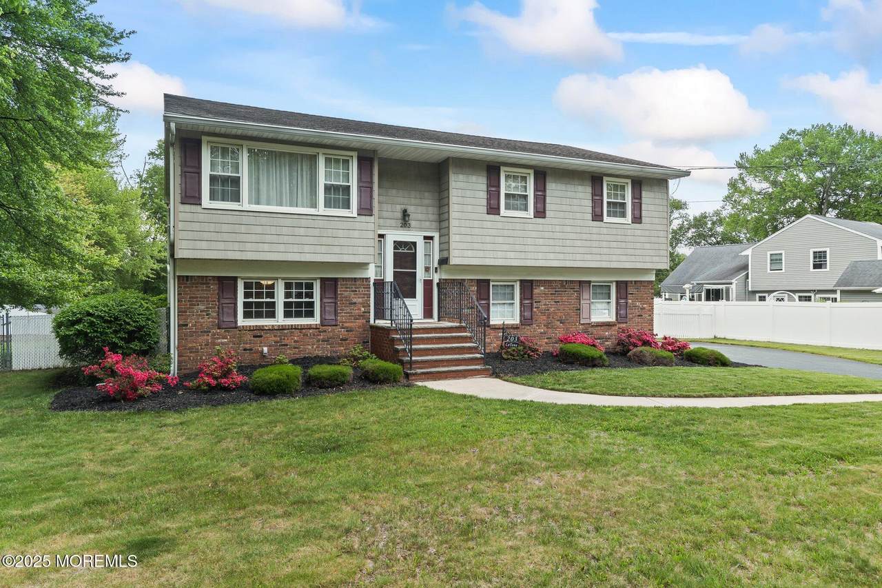 203 Tanglewood Court - Photo 1