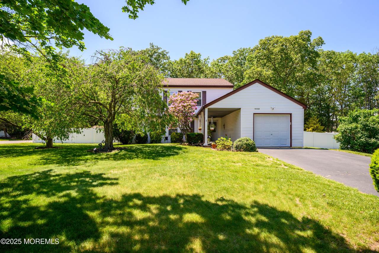 102 Buckingham Drive - Photo 1