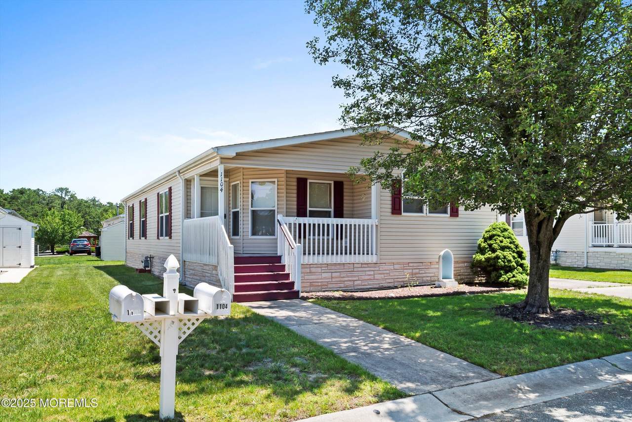 1104 Sycamore Court - Photo 1