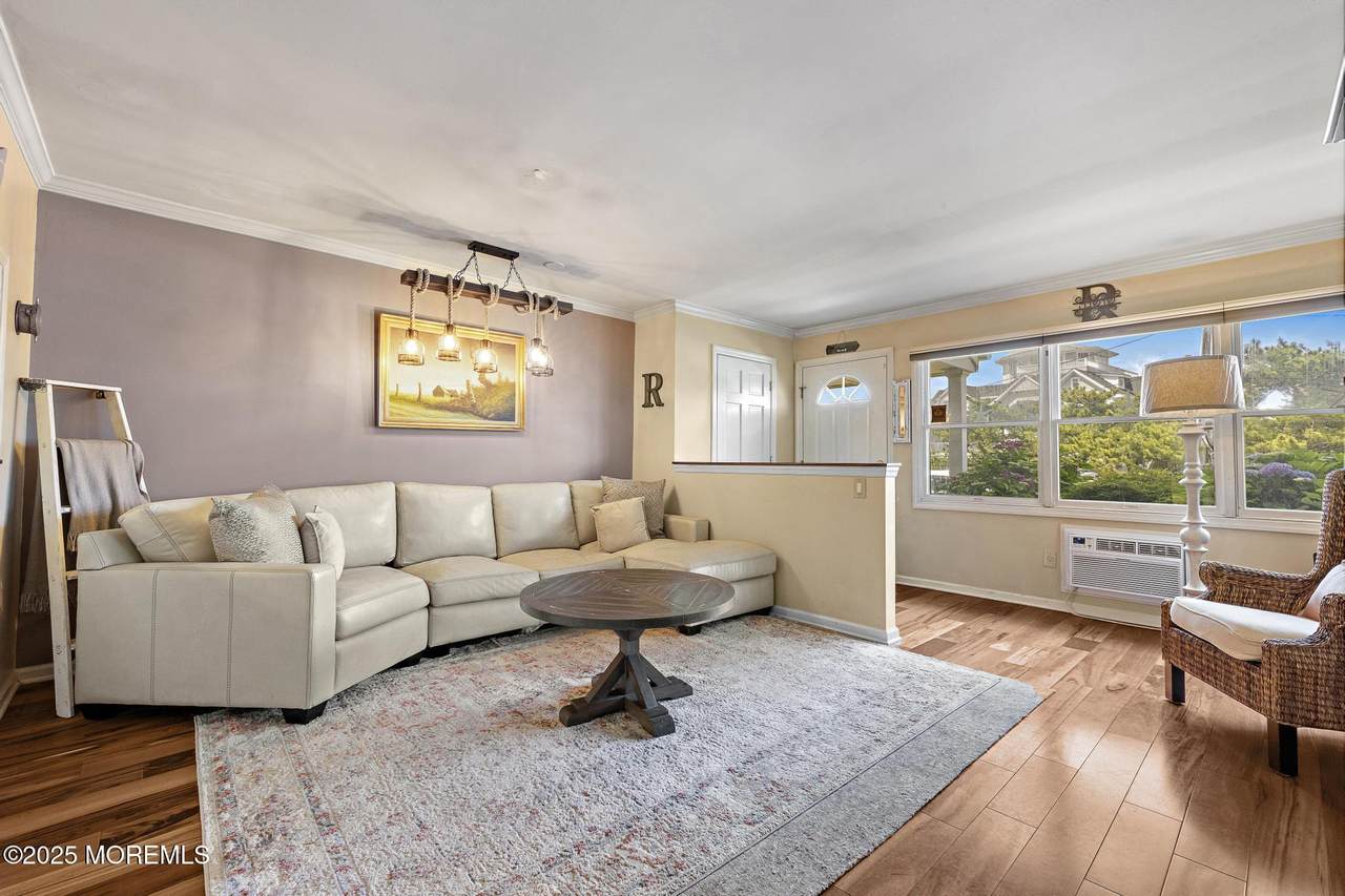 100 Seaview Avenue - Photo 1