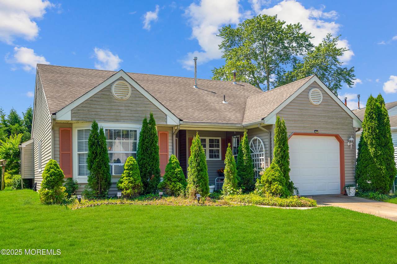 114 Danbury Drive - Photo 1