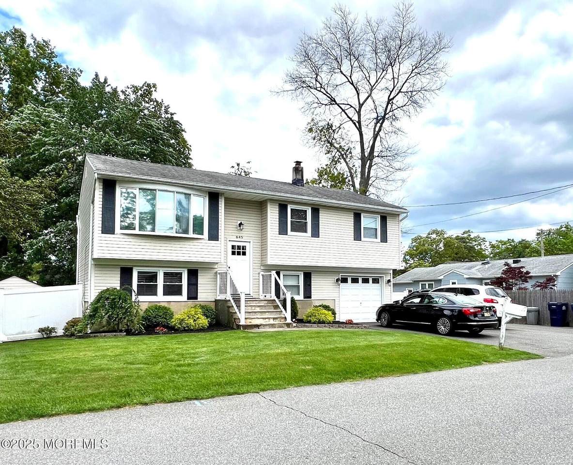 645 Ensign Avenue - Photo 1