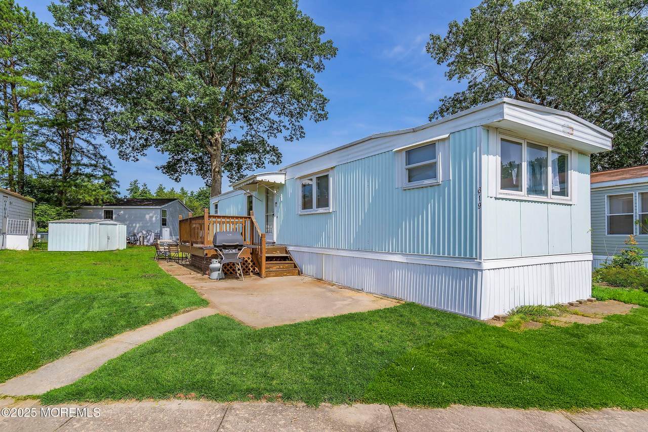 819 North Street - Photo 1