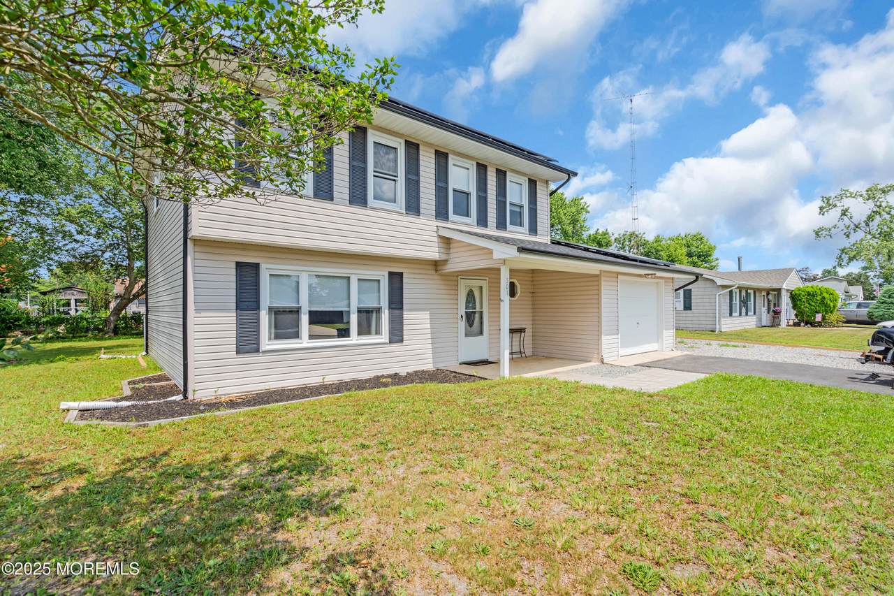 301 6th Street - Photo 1