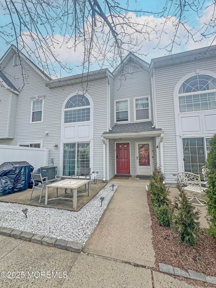 6 Madison Court - Photo 1