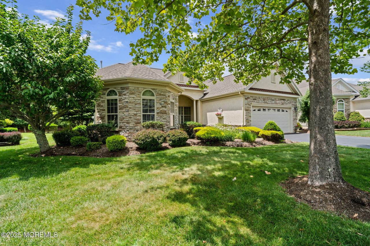 11 Sanibel Lane - Photo 1