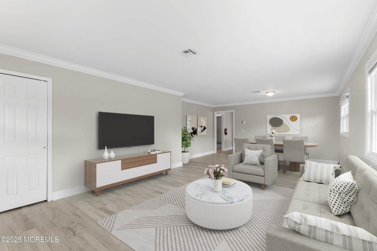 513 Jamaica Boulevard - Photo 1