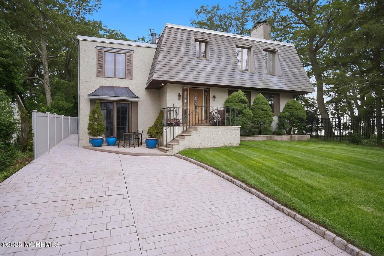 10 Riverside Drive - Photo 1