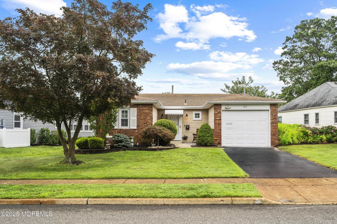 65 Central Boulevard - Photo 1