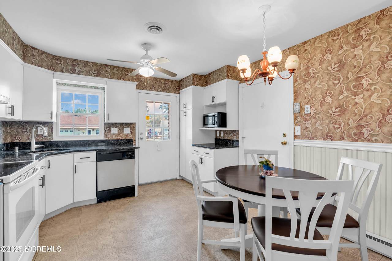 28A Yorkshire Court - Photo 1