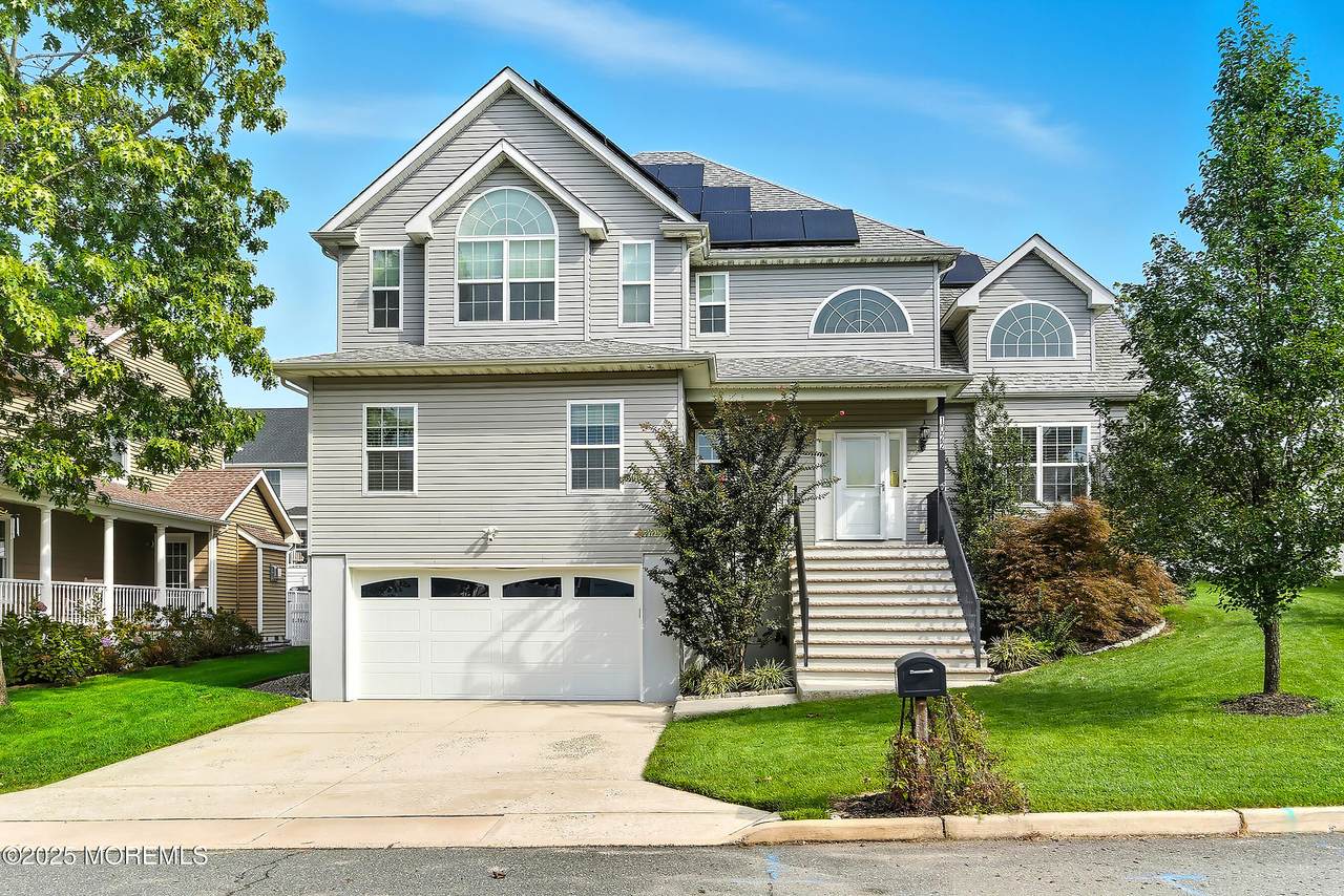 1022 Center Street - Photo 1