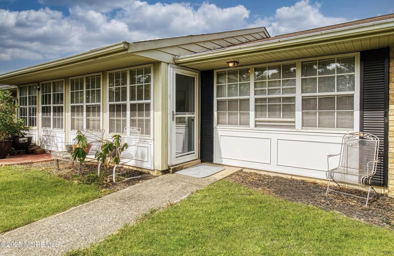 51B Edinburgh Lane - Photo 1