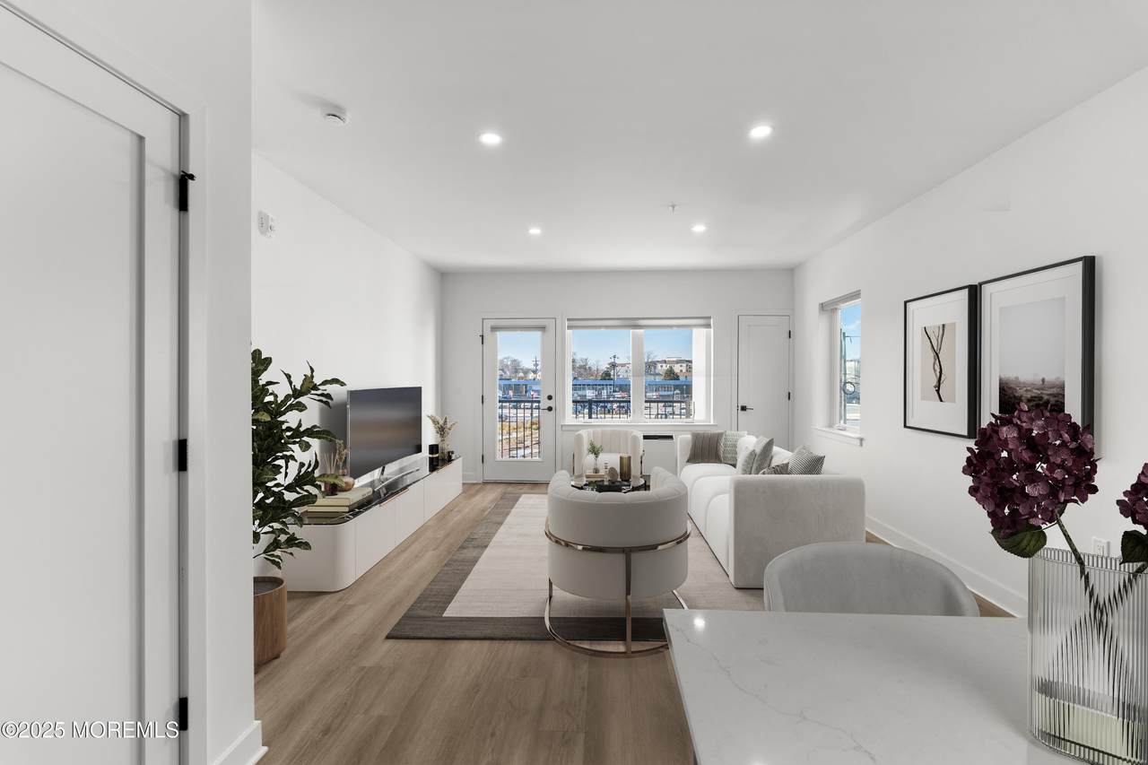 180 Morris Avenue - Photo 1