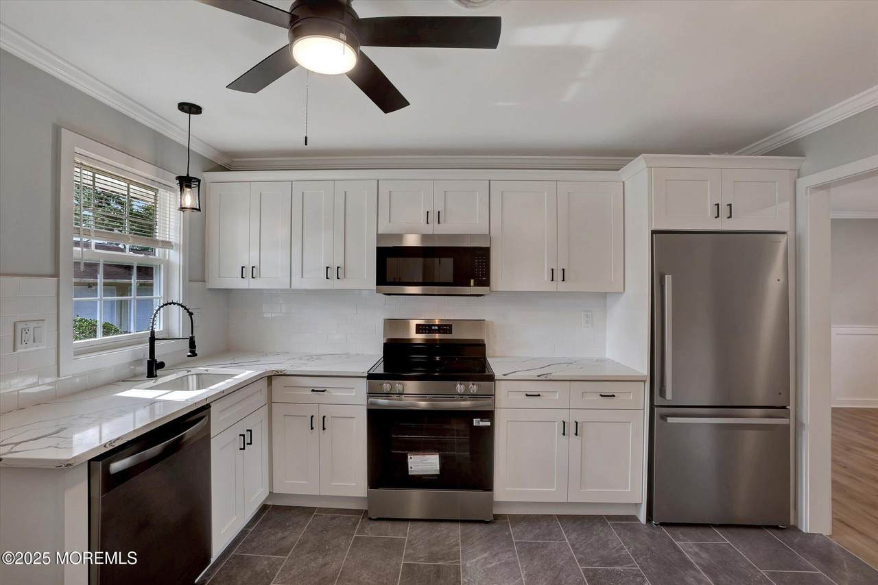 22 Edinburgh Lane - Photo 1