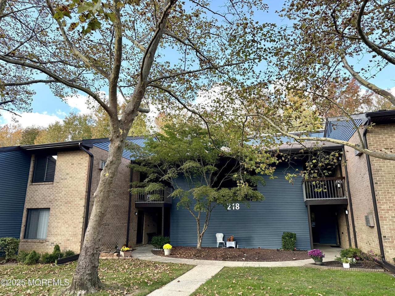 218 Medford Court - Photo 1