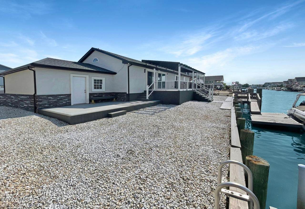 177 Ensign Drive - Photo 1