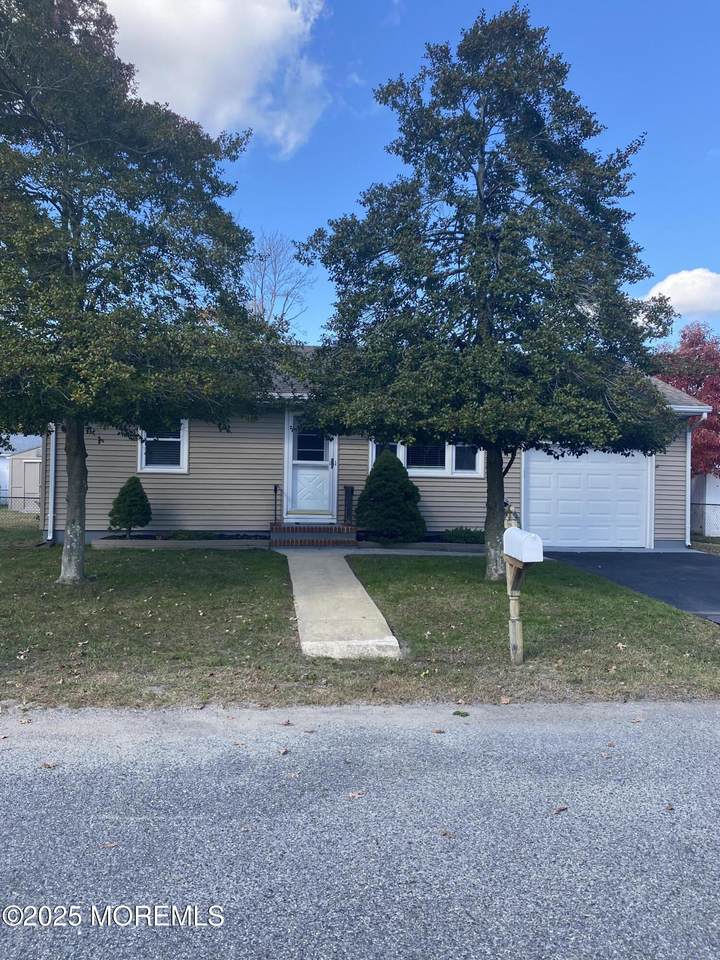 238 Ensign Avenue - Photo 1