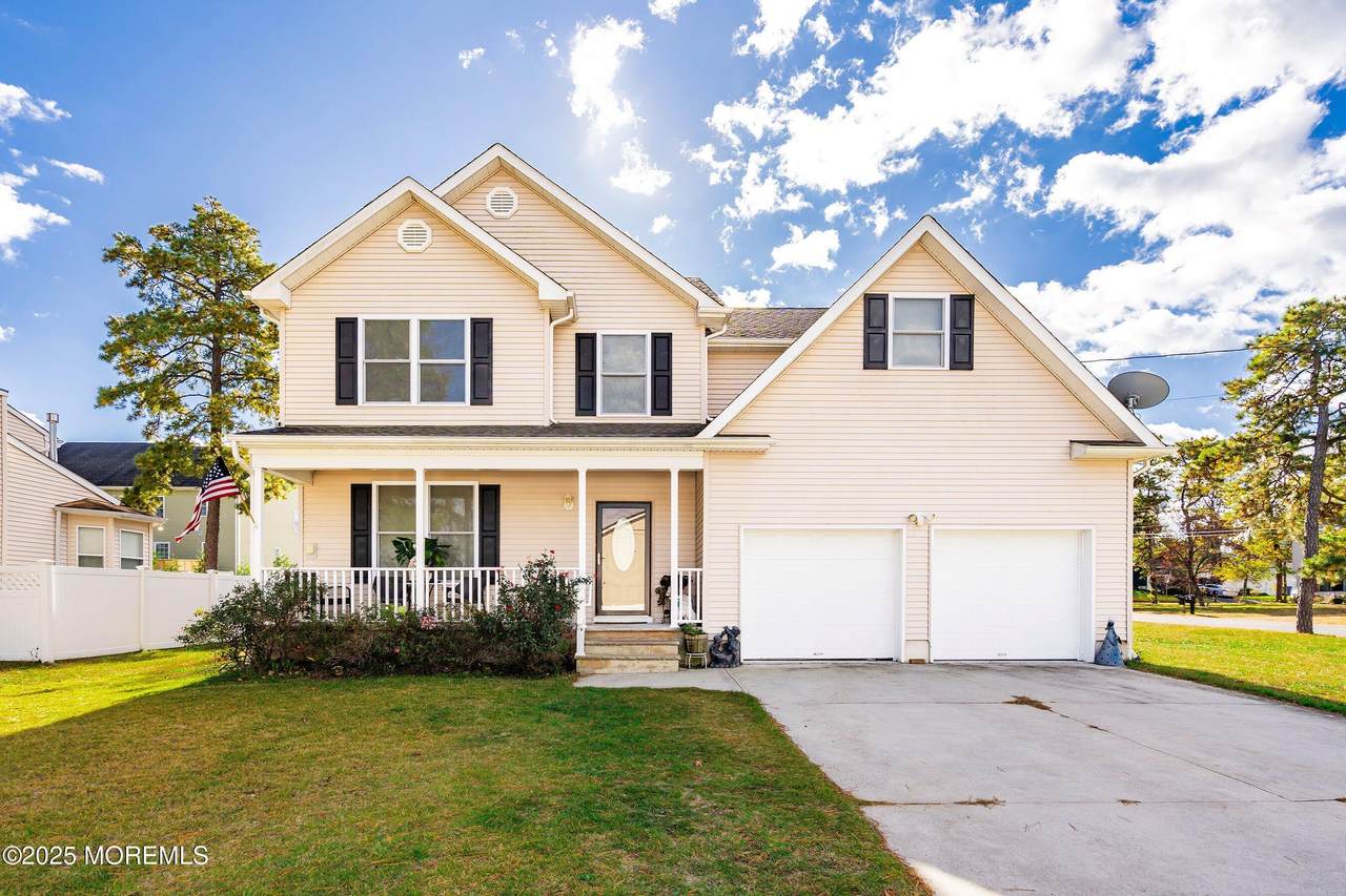 1200 Wellington Avenue - Photo 1