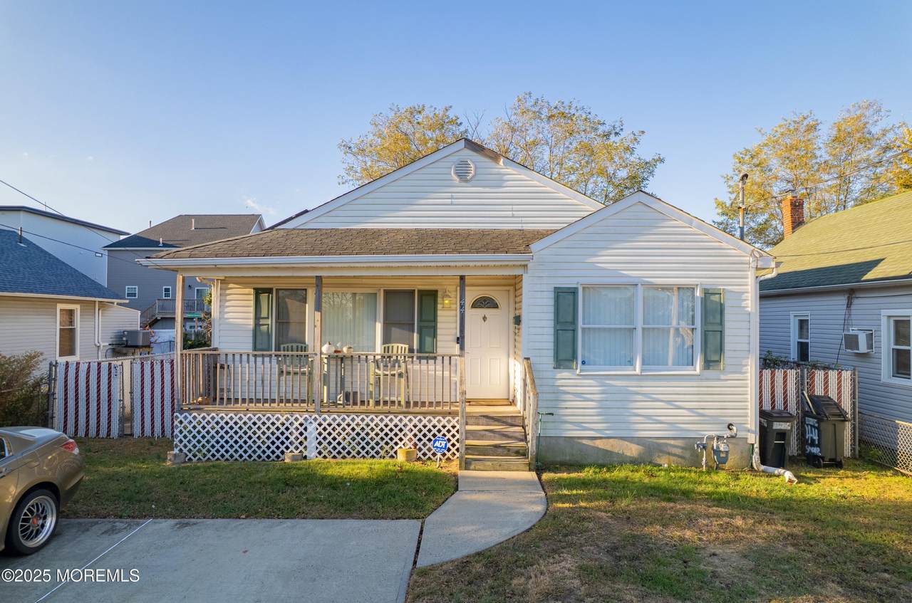 44 Shore Boulevard - Photo 1