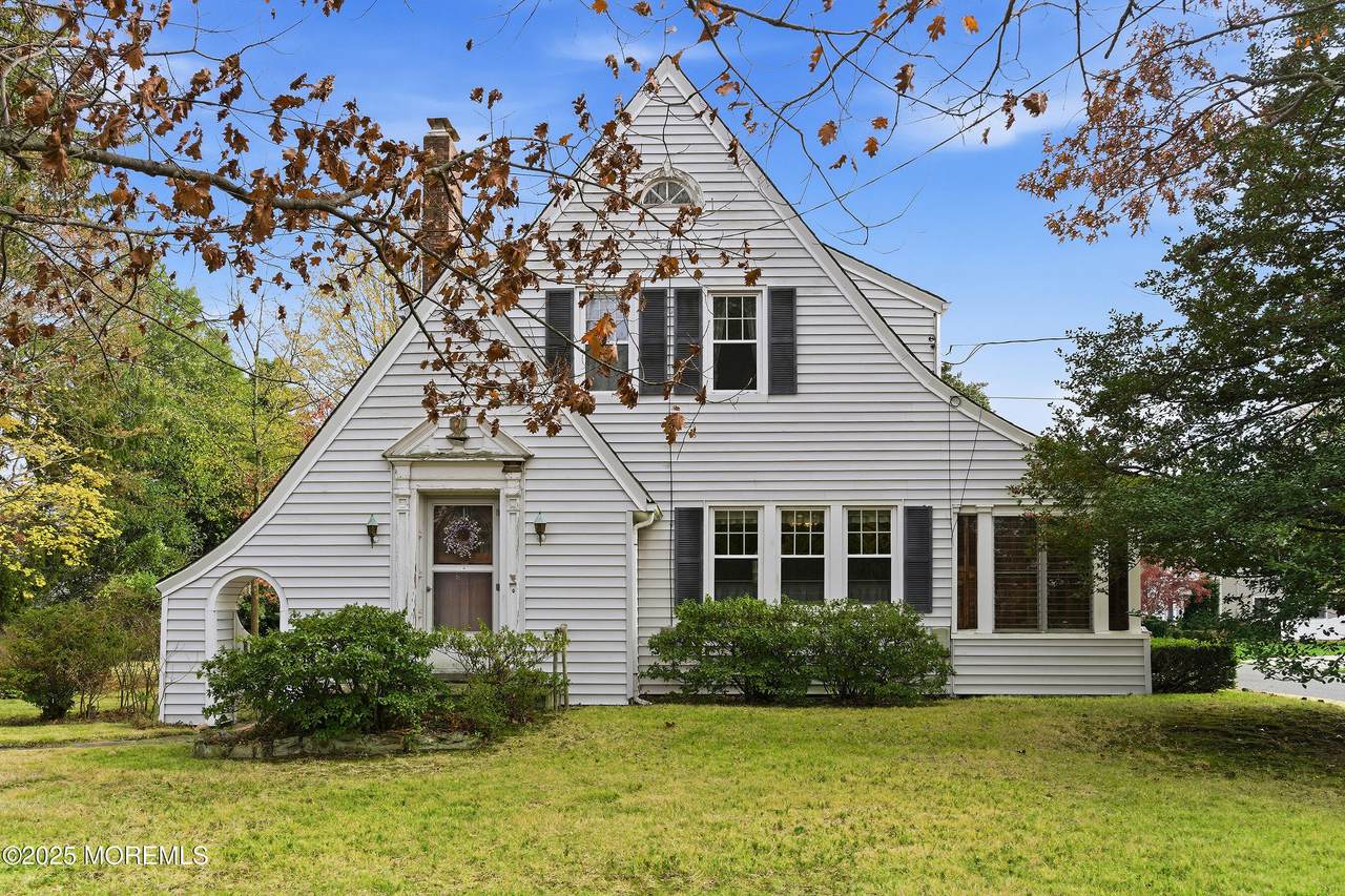 806 Riverview Drive - Photo 1