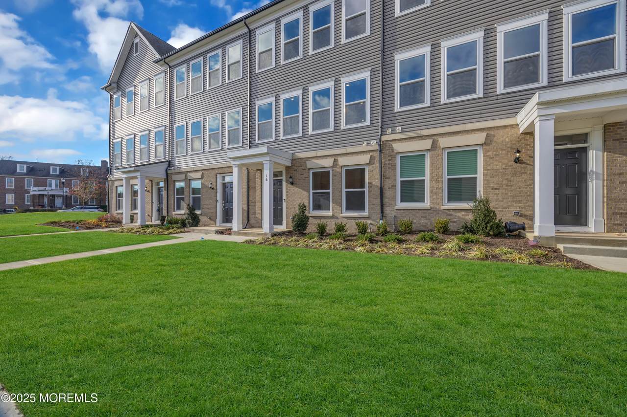 16 Barton Avenue - Photo 1