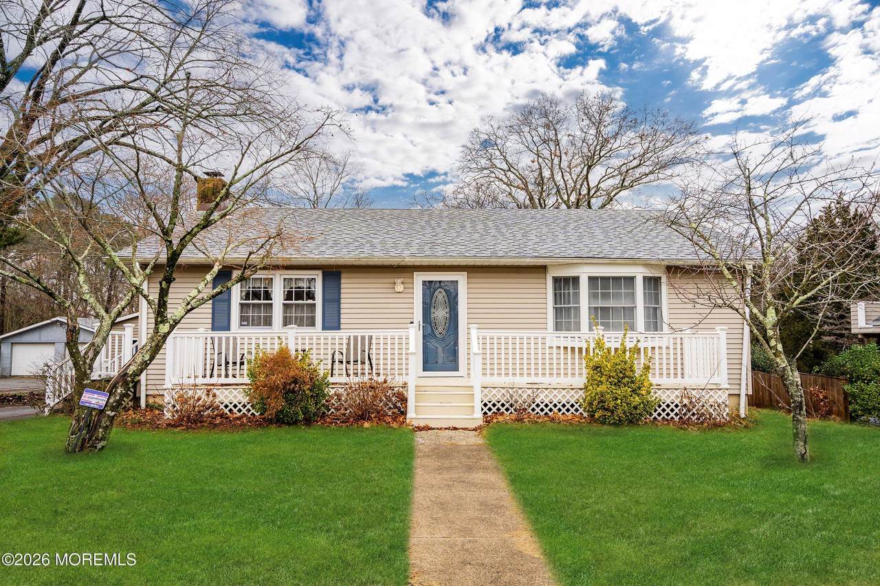 546 Princess Court - Photo 1