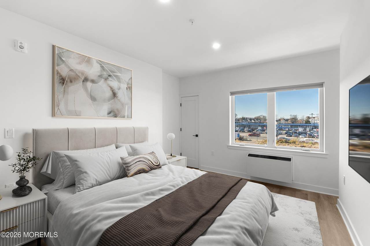 180 Morris Avenue - Photo 1