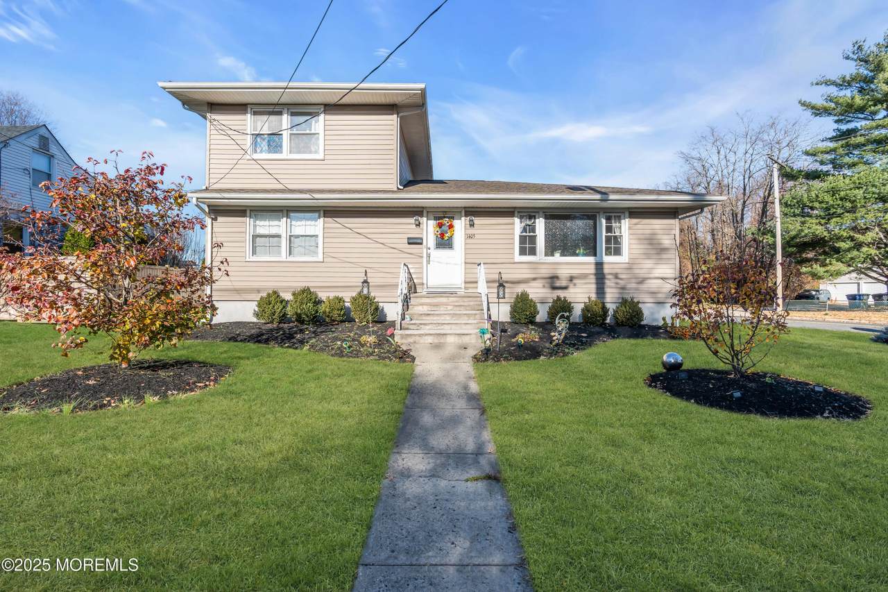 1405 Logan Road - Photo 1