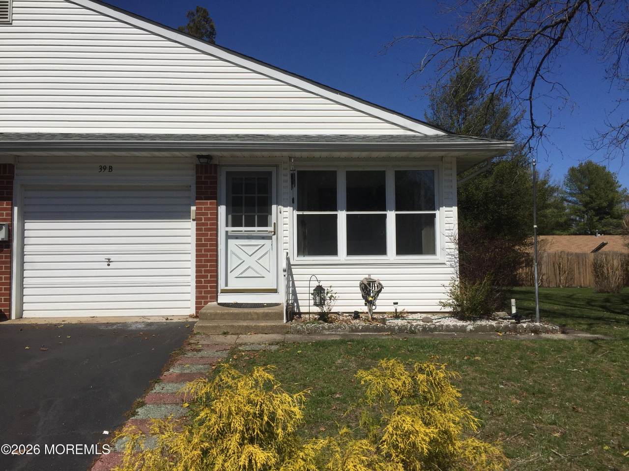 39 Crocus Lane - Photo 1