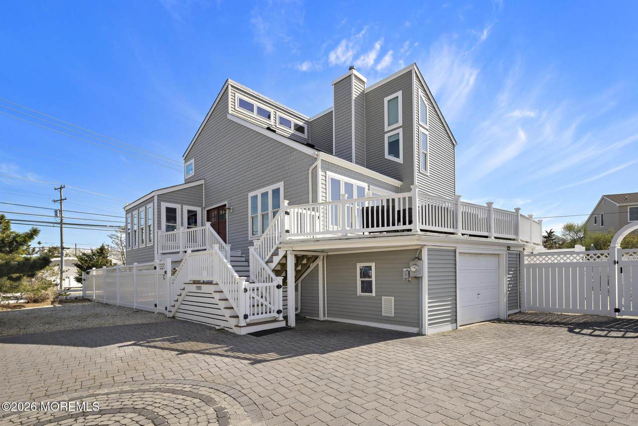 1100A Long Beach Boulevard - Photo 1