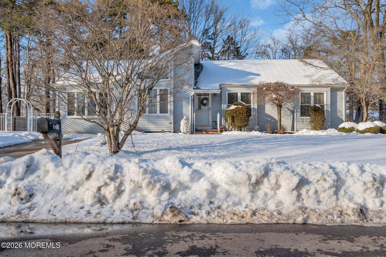 277 Bayville Avenue - Photo 1