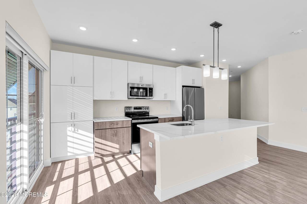 19 Carr Avenue - Photo 1