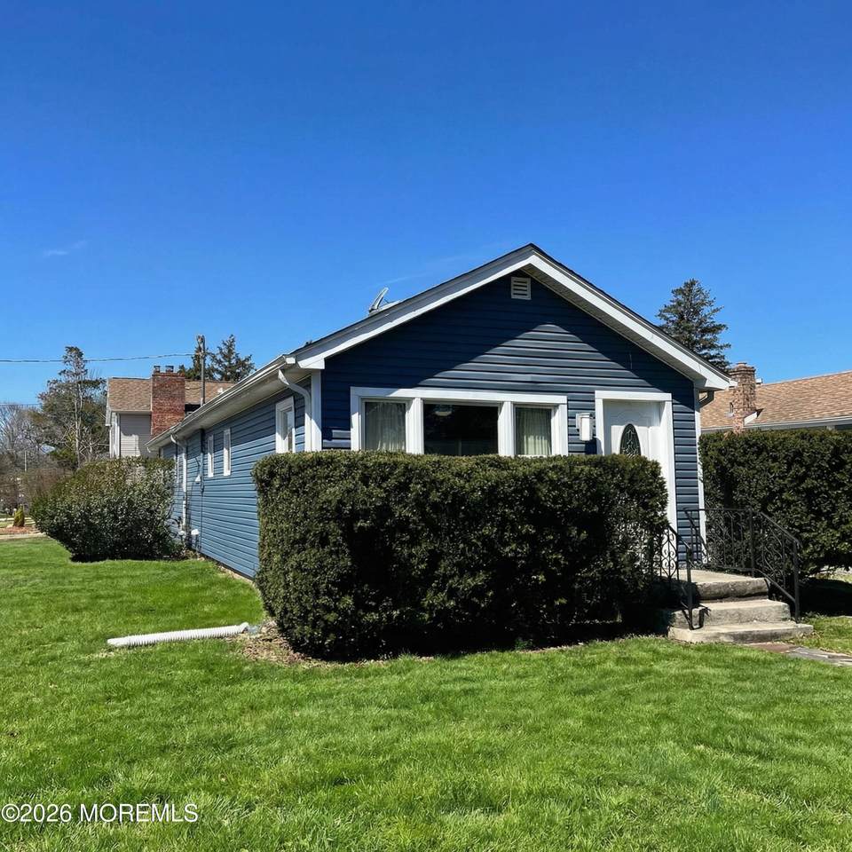 1407 Edgemere Road - Photo 1