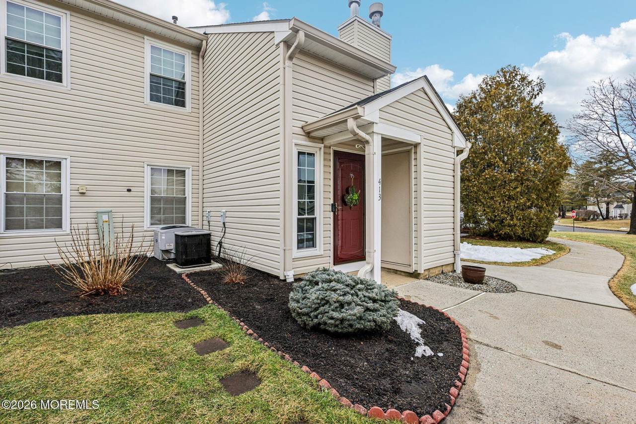 413 Yorkshire Place - Photo 1