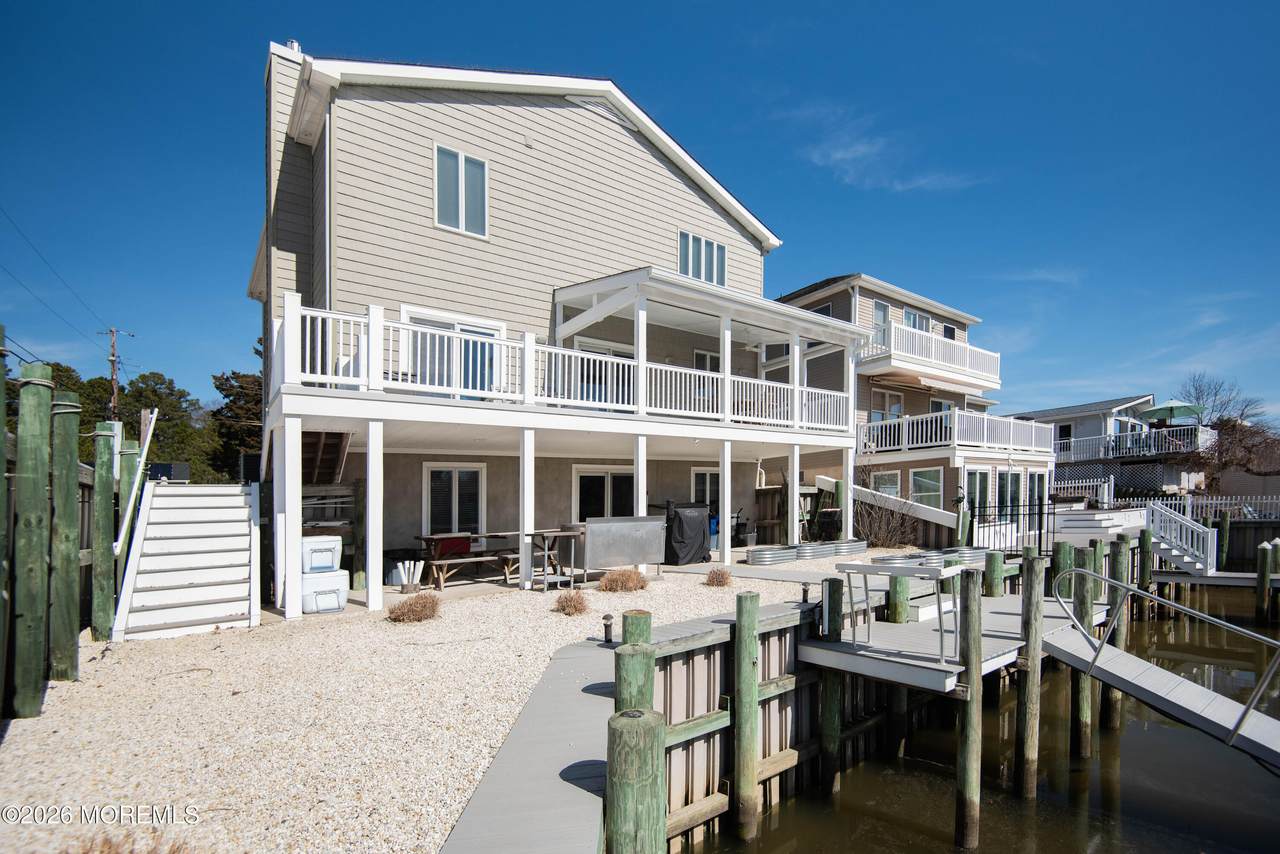 20 Edgewater Drive - Photo 1