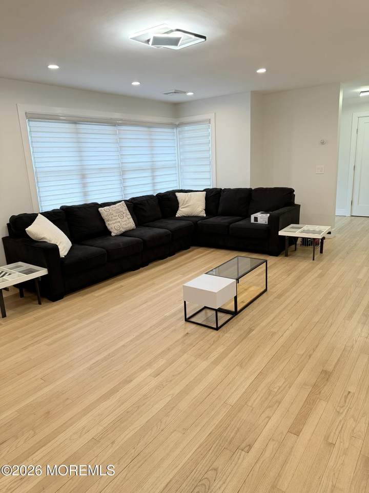 https://bt-photos.global.ssl.fastly.net/monmouth/1280_boomver_2_22606790-2.jpg