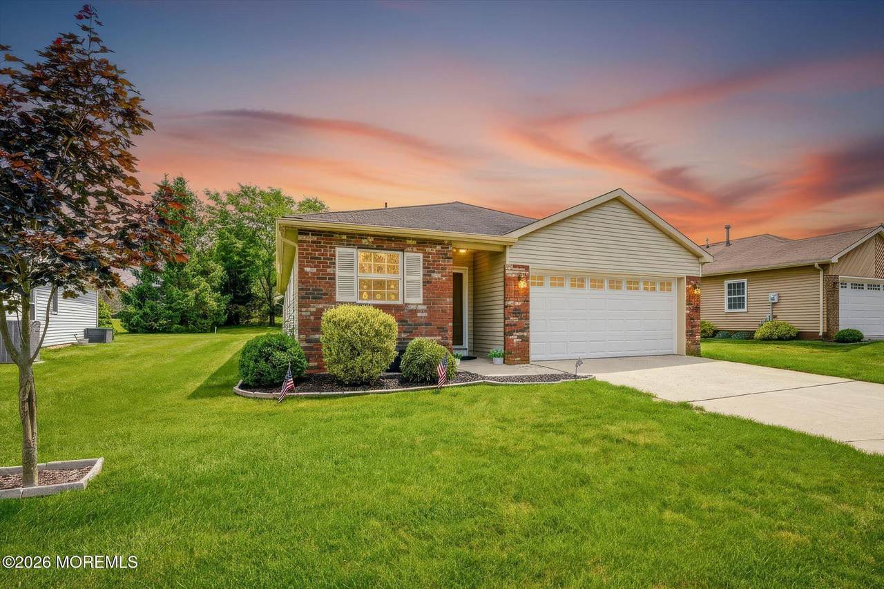 2187 Agincourt Road - Photo 1
